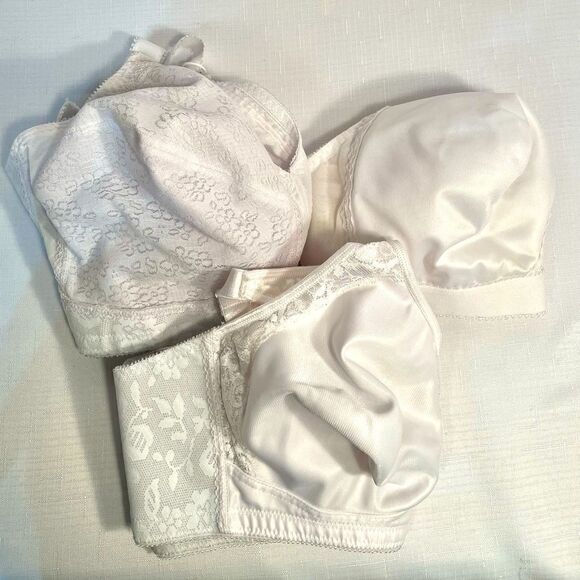BUNDLE OF 3 WHITE PLAYTEX BRAS 40D GENTLY LOVED - Picture 1 of 4